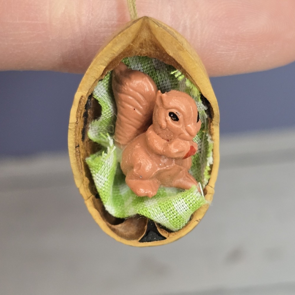 Nut Shell Easter Christmas Ornament Handmade Miniature Squirrel Nut‎ Diorama Vtg